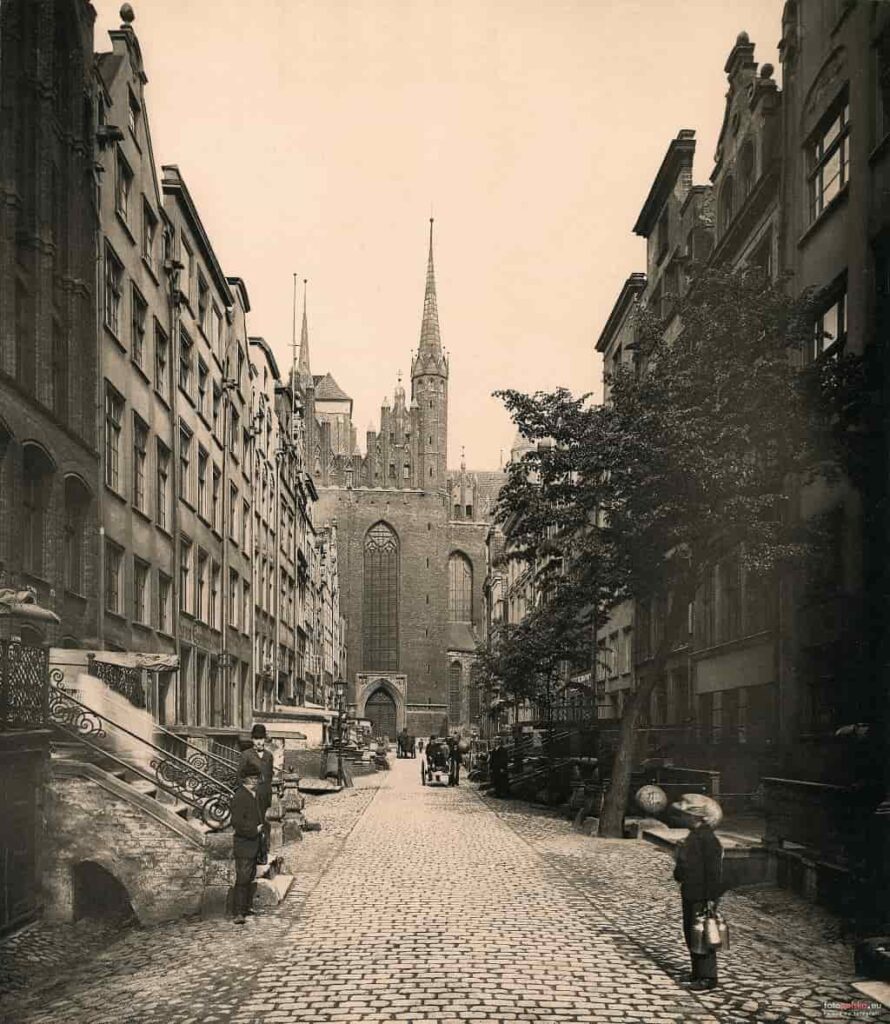 Mariacka Gate and Mariacka Street
