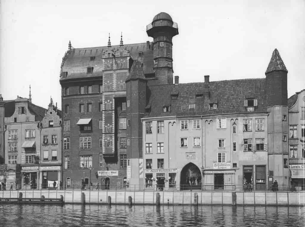 Brama Mariacka, Długie Pobrzeże